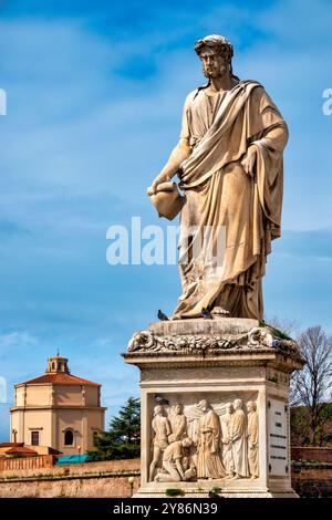 Statue von Leopoldo II., Großherzog der Toskana, von Paolo Emilio Demi (1855) auf der Piazza della Repubblica, Livorno, Italien Stockfoto