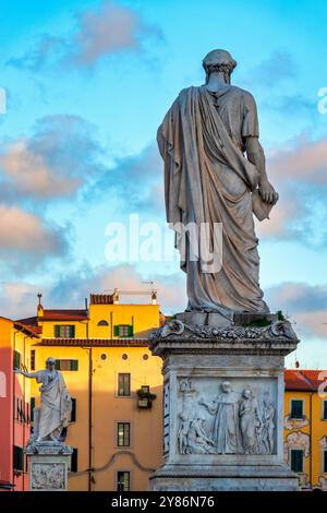 Die Statuen von Ferdinando III. Und Leopoldo II., Großfürsten der Toskana, auf der Piazza della Repubblica, Livorno, Italy​ Stockfoto