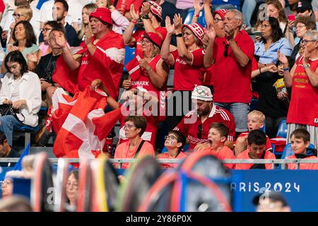 Paris, Frankreich. September 2024. PARIS, FRANKREICH - 2. SEPTEMBER: Fans und Fans Dänemarks beim Paralympischen Sommerspiel 2024 zwischen Dänemark und Deutschland am 5. Tag in der Champs-de-Mars Arena am 2. September 2024 in Paris. (Foto von Joris Verwijst/Orange Pictures) Credit: Orange Pics BV/Alamy Live News Stockfoto