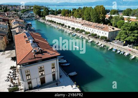 30.09.2024, xsvx, Reise Urlaub, Italien Gardasee emwir, v.l. Luftaufnahme von Peschiera del garda Gardasee UNESCO Weltkulturerbe Stadtmauer Peschiera del garda *** 30 09 2024, xsvx, Reiseurlaub, Italien Gardasee emwir, V l Luftaufnahme von Peschiera del garda Gardasee Gardasee UNESCO Weltkulturerbe Stadtmauer Peschiera del garda Stadtmauer Peschiera del garda Stockfoto