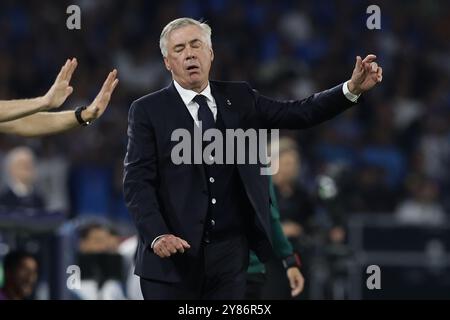 Neapel, Italien. Oktober 2023. Foto Alessandro Garofalo/LaPresse 03 ottobre 2023 Napoli, Italia Sport - Calcio - Champions League 2023/2024 - Neapel vs Real Madrid - Stadio Diego Armando Maradona. Nella Foto: Carlo Ancelotti (Cheftrainer Real Madrid) 03. Oktober 2023 Neapel, Italien Sport - Fußball - Champions League 2023/2024 - Neapel gegen Real Madrid Diego Armando Maradona Stadion. Im Bild: Carlo Ancelotti (Cheftrainer Real Madrid) Credit: LaPresse/Alamy Live News Stockfoto