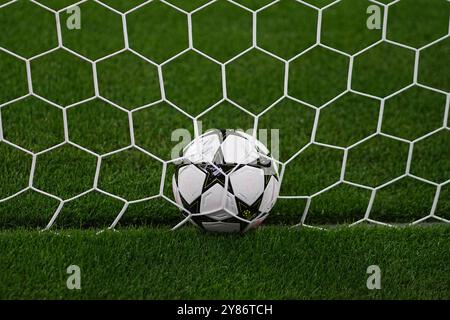 Leipzig, Deutschland. 2. Oktober 2024. Der Ball während des Champions League - MD2-Spiels zwischen RB Leipzig - Juventus in der Red Bull Arena, Leipzig, Deutschland. Quelle: Ulrik Pedersen/Alamy Stockfoto