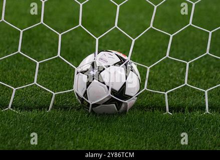 Leipzig, Deutschland. 2. Oktober 2024. Der Ball während des Champions League - MD2-Spiels zwischen RB Leipzig - Juventus in der Red Bull Arena, Leipzig, Deutschland. Quelle: Ulrik Pedersen/Alamy Stockfoto