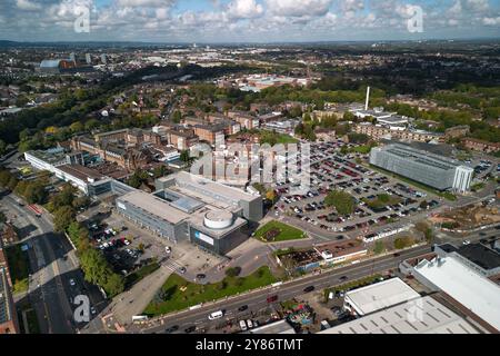 Dudley Road, Birmingham, 3. Oktober 2024. Das Birmingham City Hospital, weniger als eine Meile vom neuen Midland Metropolitan Hospital in Smethwick entfernt, soll abgerissen werden und Platz für neue Wohnungen schaffen. Das Victorian City Hospital verfügt über einen der längsten Korridore Großbritanniens mit einer Länge von einer Viertelmeile, der auch an die Entwickler verloren gehen wird. Nur das neue Silver Treatment Centre und das Eye and Skin Hospital werden vor Ort funktionieren, der Rest wird für 800 Häuser mit Bulldosierung versehen. Das Midland Metropolitan Superhospital, das 988 Millionen Pfund kostete, sollte in Octobe fertig gestellt werden Stockfoto