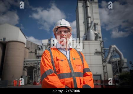 Simon Willis, CEO des Vereinigten Königreichs, wurde in der Zementproduktionsanlage des Padeswood Works von Heidelberg Materials in Mold, Flintshire, Nordwales, abgebildet. Heidelberg Stockfoto