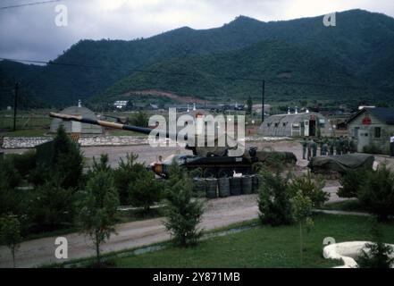 USA / US Army M107 Selbstfahrendes Geschütz 175 mm / 175 mm - mit Sitz in Südkorea / Republik Korea Fire Direction Center / FDC Stockfoto