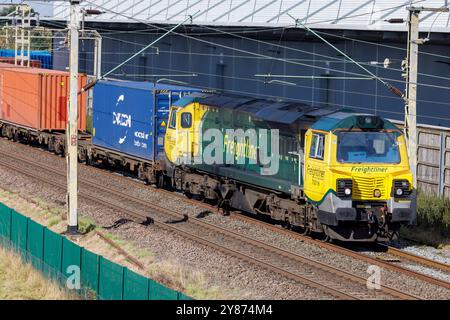 Freightliner Class 70 Lokomotiven, die DIRFT, Crick, Northants passieren. Stockfoto