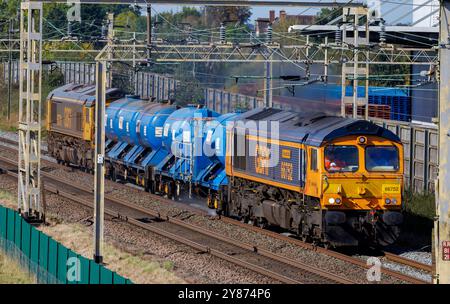 GBRf RHTT Set aus zwei Lokomotiven der Baureihe 66, die DIRFT, Crick, Northants passieren. Stockfoto