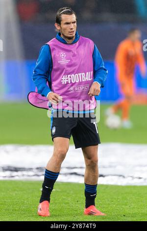 Gelsenkirchen, Deutschland. Oktober 2024. GELSENKIRCHEN, DEUTSCHLAND - 2. OKTOBER: Marten de Roon von Atalanta BC beim Spiel der UEFA Champions League 2024/25 Phase MD2 zwischen dem FC Shakhtar Donetsk und Atalanta BC in der Arena AufSchalke am 2. Oktober 2024 in Gelsenkirchen. (Foto von Joris Verwijst/Orange Pictures) Credit: Orange Pics BV/Alamy Live News Stockfoto