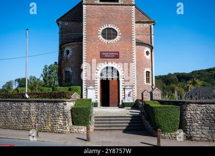 Die Kirche St. Katharina des Dorfes Bonlez, Chaumont-Gistoux, Belgien, 22. September 2024 Stockfoto