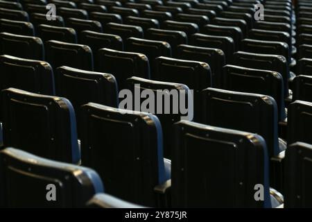 Goiânia GOIAS BRASILIEN - 24. SEPTEMBER 2024: Reihen leerer Sitzplätze im Theater. Stockfoto