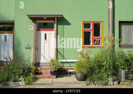 Wohnhaus in der Waldsiedlung Zehlendorf Onkel Toms Hütte, Architekt Bruno Taut, am Lappjagen, Steglitz-Zehlendorf, Berlin, Deutschland *** Wohnhaus im Zehlendorfer Waldgut Onkel Toms Hütte, Architekt Bruno Taut, am Lappjagen, Steglitz Zehlendorf, Berlin, Deutschland Stockfoto