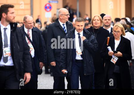 Feierlichkeiten zum Tag der Deutschen Einheit Schwerin, 03.10.2024 Feierlichkeiten zum Tag der Deutschen Einheit in Schwerin Brandenburgs Ministerpräsident Dietmar Woidke SPD Mecklenburg - Vorpommern Deutschland *** Feierlichkeiten zum Tag der Deutschen Einheit Schwerin, 03 10 2024 Feierlichkeiten zum Tag der Deutschen Einheit in Schwerin Brandenburgs Ministerpräsident Dietmar Woidke SPD Mecklenburg-Vorpommern Deutschland Copyright: XMatthiasxGränzdörferx Stockfoto