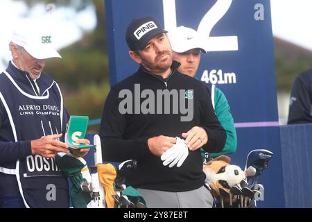 Carnoustie, Angus, Großbritannien. Oktober 2024. Alfred Dunhill Links Golf Championship, Runde 1; Louis Oosthuizen aus Südafrika auf dem 12. Abschlag auf dem Championship Course bei Carnoustie Golf Links, während der ersten Runde der Dunhill Links Championship Credit: Action Plus Sports/Alamy Live News Stockfoto