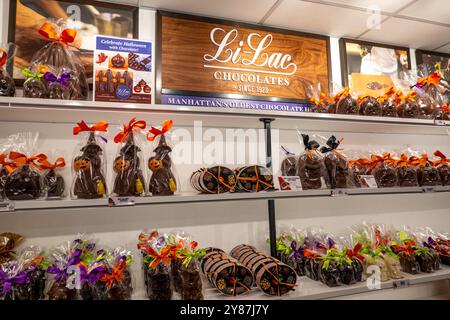 Li-Lac Chocolates ist Manhattans ältestes Chocolate House - seit 1923 - mit einem Geschäft im Grand Central Terminal Market, New York City, USA 2024 Stockfoto