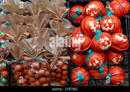 Li-Lac Chocolates ist Manhattans ältestes Chocolate House - seit 1923 - mit einem Geschäft im Grand Central Terminal Market, New York City, USA 2024 Stockfoto