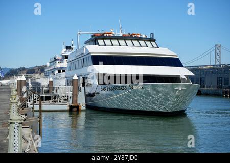 Das San Francisco Spirit Cruise Boot liegt im Hafen. Stockfoto