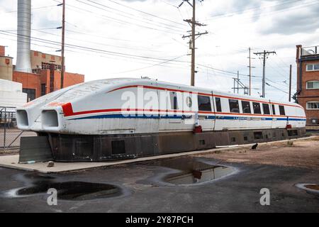 Pueblo, Colorado - Ein schwimmendes Forschungsfahrzeug von Rohr Aerotrain im Pueblo Railway Museum. Mehrere Forschungskissenzüge parken am Mu Stockfoto