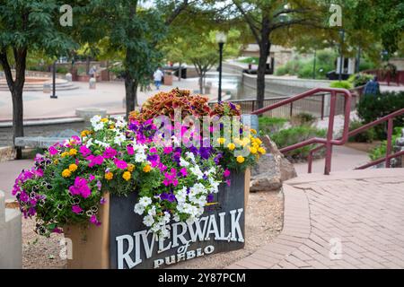 Pueblo, Colorado - der Pueblo Riverwalk im Herzen der Innenstadt. Stockfoto