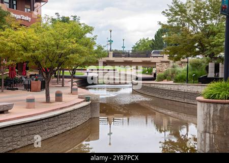 Pueblo, Colorado - der Pueblo Riverwalk im Herzen der Innenstadt. Stockfoto