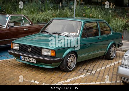 Sofia, Bulgarien - 15. September 2024: Alte Oldtimer-Parade bei der Herbst-Retro-Parade in Sofia, Bulgarien, Volkswagen Jetta MK1 Stockfoto