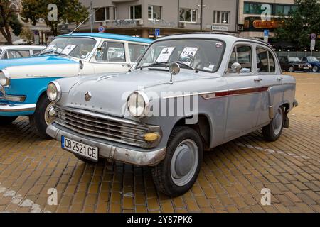 Sofia, Bulgarien - 15. September 2024: Alte Oldtimer-Parade bei der Herbst-Retro-Parade in Sofia, Bulgarien, Moskvich 403 Stockfoto