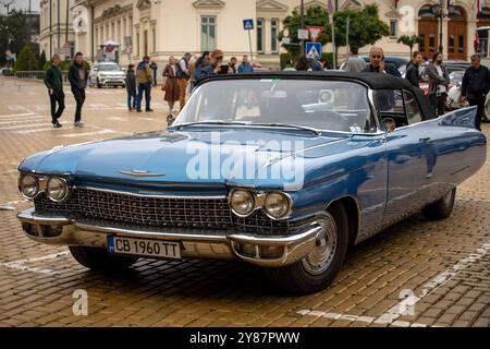 Sofia, Bulgarien - 15. September 2024: Parade der alten Oldtimer bei der Herbstparade in Sofia, Bulgarien, Cadillac Eldorado 1959 Stockfoto