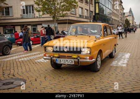 Sofia, Bulgarien - 15. September 2024: Alte Oldtimer-Parade bei der Herbst-Retro-Parade in Sofia, Bulgarien, MOSKVICH 2140 Stockfoto