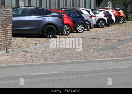 Kopenhagen, Dänemark - 1. August 2024: Ein Auto auf dem Parkplatz in Kopenhagen. Stockfoto