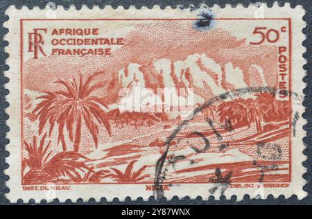 Gestempelte Briefmarke, gedruckt von Französisch-Westafrika, die Oase von Bilma, Niger, um 1947 zeigt. Stockfoto