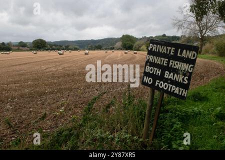 Schild, das den Zugang zum Wye-Ufer in Foy, Herefordshire, England verbietet Stockfoto