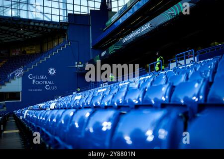 London, Großbritannien. Oktober 2024. London, England, 3. Oktober 2024: Stadion vor dem Spiel der UEFA Conference League zwischen Chelsea und Gent in der Stamford Bridge in London. (Pedro Porru/SPP) Credit: SPP Sport Press Photo. /Alamy Live News Stockfoto