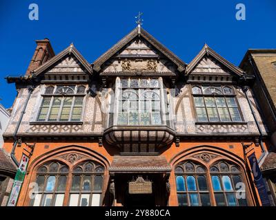 Das Beaney House of Art & Knowledge, Bibliothek, Kunstgalerie, Canterbury, Kent, England, Großbritannien, GB. Stockfoto