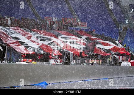 Rom, Italien. Oktober 2024. Anhänger von OCG Nice während des UEFA Europa League 2024/25 League Phase MD2 Spiels zwischen SS Lazio und OCG Nice am 03. Oktober 2024 in Rom. Quelle: Giuseppe Maffia/Alamy Live News Stockfoto