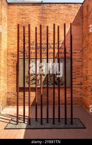 Johannesburg, Südafrika - 8. September 2022: Das Apartheid Museum, ein Museum, das die Apartheid und die Geschichte Südafrikas veranschaulicht, wurde in Nove eröffnet Stockfoto