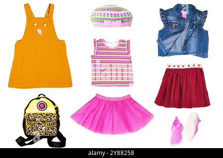 Collage-Set von Sommerkleidung für kleine Mädchen isoliert auf weiß. Bekleidungskollektion für Kinder. Kindermode Outfit. Rock, Shorts, Hemd, Kleider, J Stockfoto