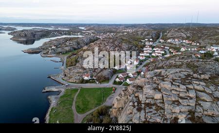 Aus der Vogelperspektive des schwedischen Küstenortes Hunnebostrand Stockfoto