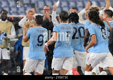 Stadio Olimpico, Rom, Italien. Oktober 2024. UEFA Europa League Football; Lazio gegen Nizza; Pedro von SS Lazio feiert nach dem Tor für 1-0 in der 20. Minute Credit: Action Plus Sports/Alamy Live News Stockfoto