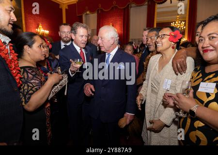 Ihre Majestäten König Karl III. Und Königin Camilla veranstalten im St. James's Palace einen Empfang zur Feier der Commonwealth Diaspora für über 300 Gäste. Stockfoto