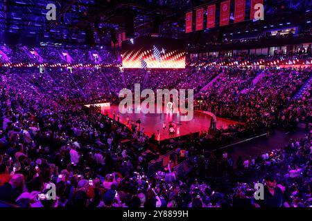 München, Deutschland. Oktober 2024. Basketball: Euroleague, FC Bayern München - Real Madrid, Hauptrunde, Spieltag 1, SAP-Garten. Eröffnungszeremonie vor Spielbeginn. Quelle: Matthias Balk/dpa/Alamy Live News Stockfoto