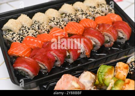 Rollen in einem Paket. Japanisches Küchenkonzept Stockfoto