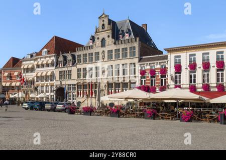 Rathaus auf dem Stadtplatz - Grote Markt, in Bergen op Zoom. Stockfoto