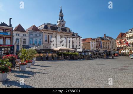 Stadtplatz - Grote Markt, im Zentrum der Stadt Bergen op Zoom in Nord-Brabant. Stockfoto