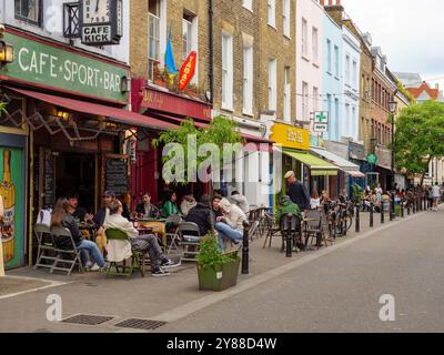 Cafés, Bars und Restaurants in Exmouth Market in Clerkenwell, Islington, London, Großbritannien Stockfoto