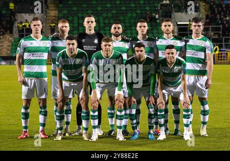 (Von hinten nach vorne, von links nach rechts) Daniel Cleary der Shamrock Rovers, Darragh Nugent, Torhüter Leon Pohls, Roberto Lopes, Johnny Kenny, Lee Grace, Joshua Honohan, Neil Farrugia, Markus Poom, Danny Mandroiu und Gary O'Neill vor dem Spiel der UEFA Conference League im Tallaght Stadium in Dublin. Bilddatum: Donnerstag, 3. Oktober 2024. Stockfoto