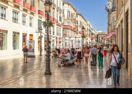 Einkaufsstraße im alten historischen Zentrum der Stadt Málaga. Stockfoto