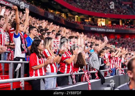 Bilbao, Spanien. Oktober 2024. BILBAO, SPANIEN - 3. OKTOBER: Fans des Athletic Club jubeln beim Spiel der UEFA Europa League 2024/25 League Phase MD2 zwischen Athletic Club und AZ am 3. Oktober 2024 in Bilbao, Spanien. (Foto von Ed van de Pol/Orange Pictures) Credit: Orange Pics BV/Alamy Live News Stockfoto