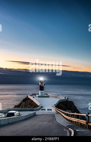 Faro de Cabo Ortegal al anoChecer Stockfoto