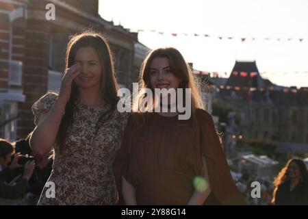 3. Oktober 2024, Dinard, Bretagne, Frankreich: Eröffnungszeremonie des britischen und irischen Filmfestivals Dinard 2024 in Dinard, Frankreich (Bild: © Mickael Chavet/ZUMA Press Wire) NUR ZUR REDAKTIONELLEN VERWENDUNG! Nicht für kommerzielle ZWECKE! Stockfoto