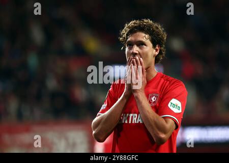 ENSCHEDE - Sam Lammers vom FC Twente reagiert beim Spiel der UEFA Europa League zwischen dem FC Twente und Fenerbahce im Stadion de Grolsch Veste am 3. Oktober 2024 in Enschede, Niederlande. ANP VINCENT JANNINK Stockfoto